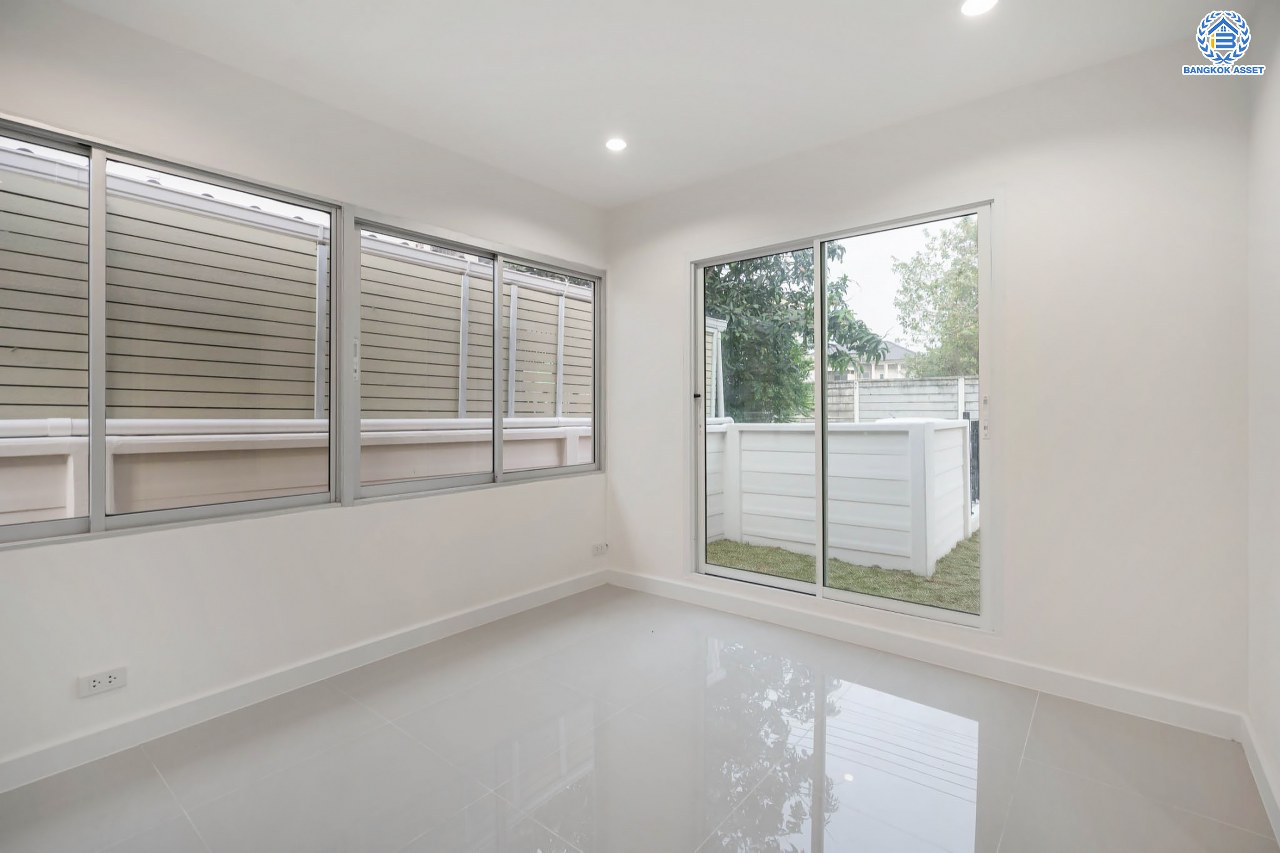 บ้านมือสองตกแต่งใหม่ โครงการ พฤกษาวิลเลจ30 เดอะซีซั่น แจ้งวัฒนะ-ราชพฤกษ์ ทำเลย่านปทุมธานี เนื้อที่ 50.7 ตร.ว. ฟังก์ชัน 3 ห้องนอน 2 ห้องน้ำ 1 ห้องอเนกประสงค์ จอดรถได้ 1 คัน เดินทางสะดวกสบายเข้า-ออกได้หลายเส้นทาง ใกล้เมืองทองธานี และจุดขึ้นทางด่วน "แจ้งวัฒนะ"